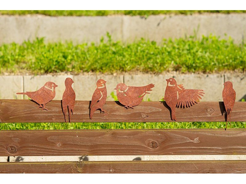 Cortenstahl Gartendeko – Sitzende Schwalbe (Gruppe)