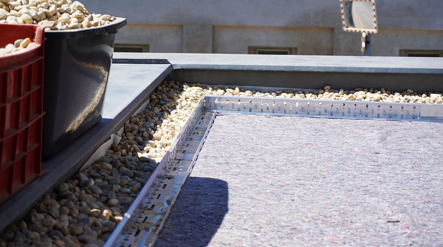 07-01_geotextil-schutz-isolation-grundbegrunung_895x500