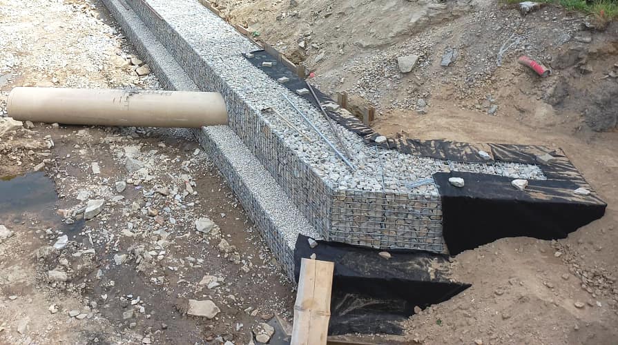 08-03_geotextil-hinter-gabion_895x500