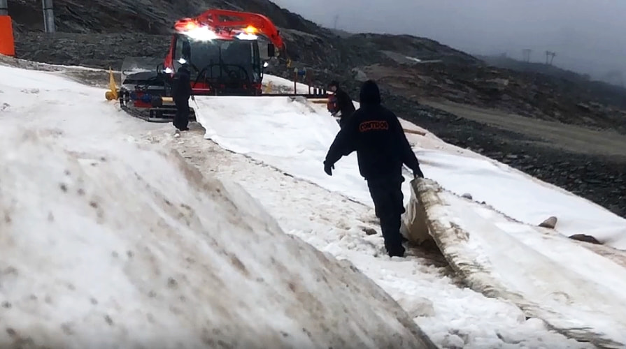 08-08b_geotextil-schneeabdeckung-in-bergen_895x500