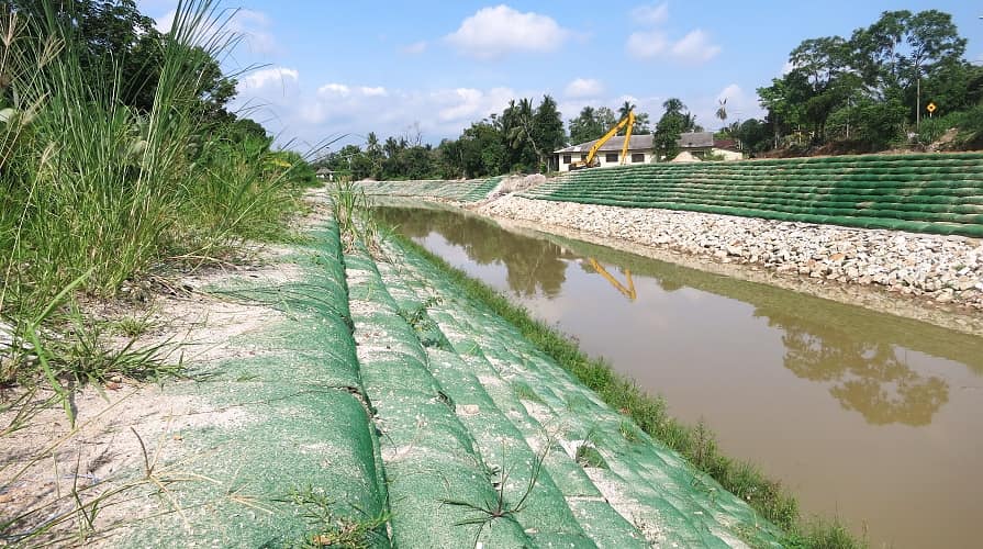 08-08e_geotextil-geobags_895x500