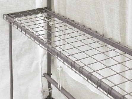 ShelterLogic 1,8 × 2,4 m inkl. Regalen