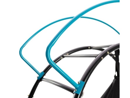 Spielplatz mit UFO-Schaukel