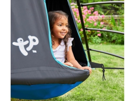 Spielplatz mit UFO-Schaukel