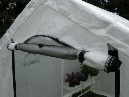 ShelterLogic 1,8 × 2,4 m inkl. Regalen