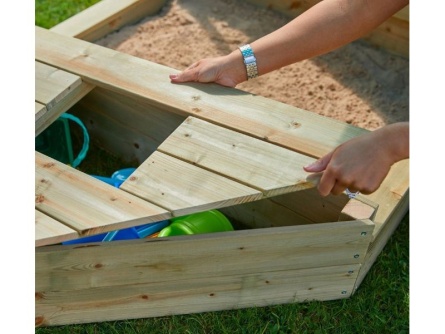 Spielplatz mit Sandkasten Piratenschiff