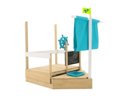 Spielplatz mit Sandkasten Piratenschiff