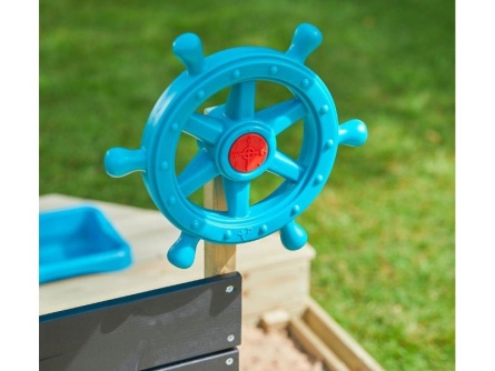 Spielplatz mit Sandkasten Piratenschiff