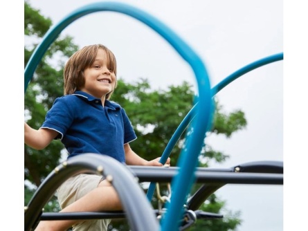 Spielplatz mit UFO-Schaukel